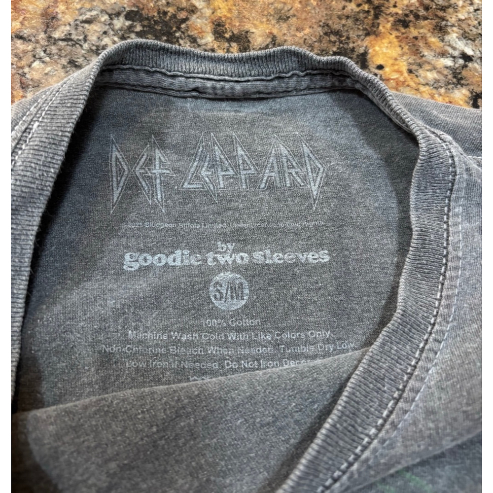 Def Leppard “Love Bites” Band Tee - Picture 4 of 4